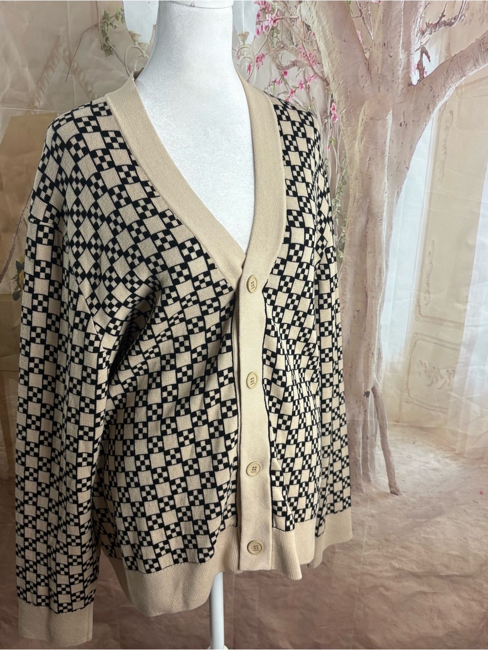 🔥FINAL SALE FREE SHIPPING!🔥 NEW Sandro Beige and Black Geometric V-Neck Cardigan - Picture 6 of 14